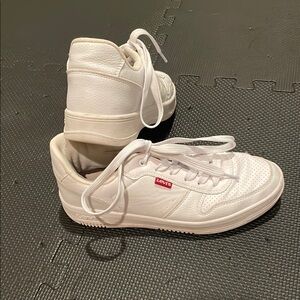 Levi's White Low-Top Sneakers